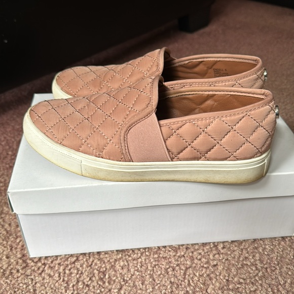 Steve Madden blush sneakers - Picture 2 of 6